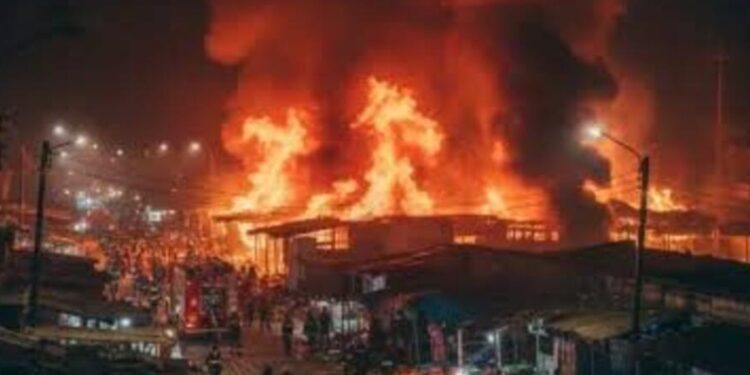 Bamako : le marché de Sougounicoura ravagé par un nouvel incendie nocturne