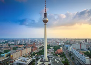 Expulsions de Guinéens en Allemagne : l’Ambassade annonce une suspension et une enquête