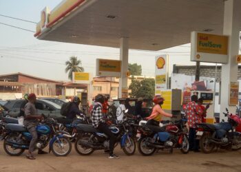 Crise de carburant à Conakry : files d’attente et grogne des usagers