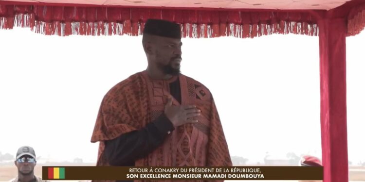 Mamadi Doumbouya de retour à Conakry : fin des spéculations et mobilisation de ses soutiens