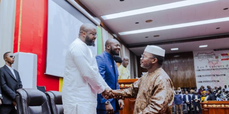 Guinée : le CNT examine les lois du programme Simandou 2040