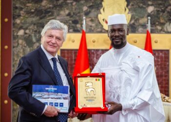 Guinée–France : Mamadi Doumbouya invité à Paris par Emmanuel Macron