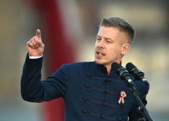 Législatives en Hongrie : Viktor Orbán reconnaît sa défaite, Péter Magyar arrive en tête