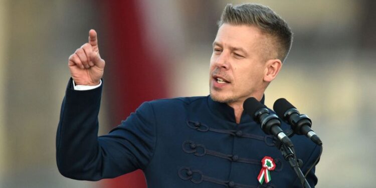 Législatives en Hongrie : Viktor Orbán reconnaît sa défaite, Péter Magyar arrive en tête