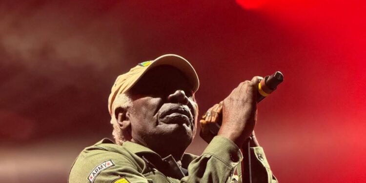 Musique : Alpha Blondy dément être l’auteur d’une chanson en hommage à Toumba