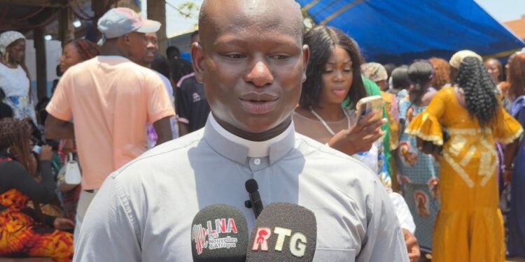 Pâques en Guinée : foi, baptêmes et appel à la paix