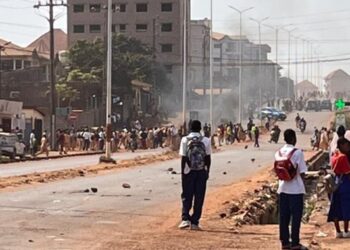 Guinée : des jets de pierres entre élèves perturbent les cours à Kipé