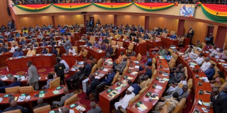 Ghana : le Parlement adopte une loi anti-LGBT+, parmi les plus sévères du continent