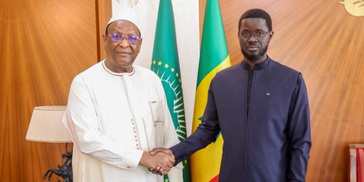 Sénégal : Diomaye Faye échange avec Lansana Kouyaté sur les relations CEDEAO-AES