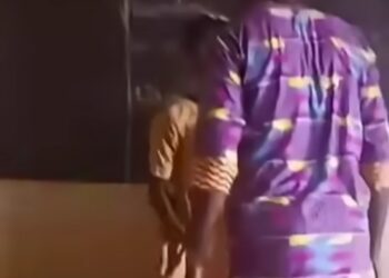 Guinée : l&rsquo;agression d’une élève par un enseignant choque l’opinion