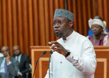 Sénégal : devant les députés, Sonko reconnaît les difficultés sociales et promet des « corrections »