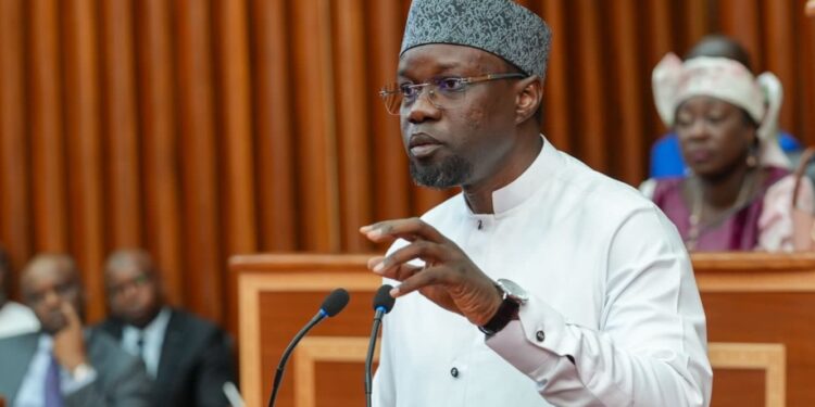 Sénégal : devant les députés, Sonko reconnaît les difficultés sociales et promet des « corrections »