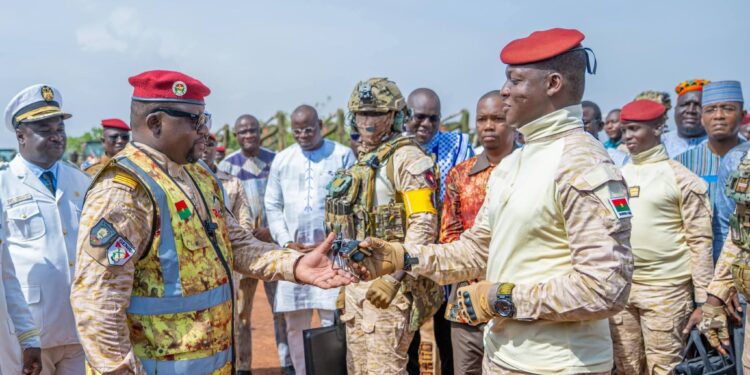 Burkina Faso : 776 engins remis pour accélérer les travaux routiers dans quatre régions