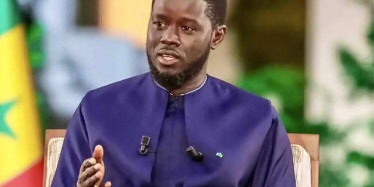 Sénégal : Diomaye Faye célèbre les travailleurs et promet plus de justice sociale