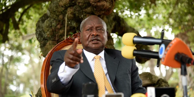 Ouganda : Museveni verrouille l’influence étrangère