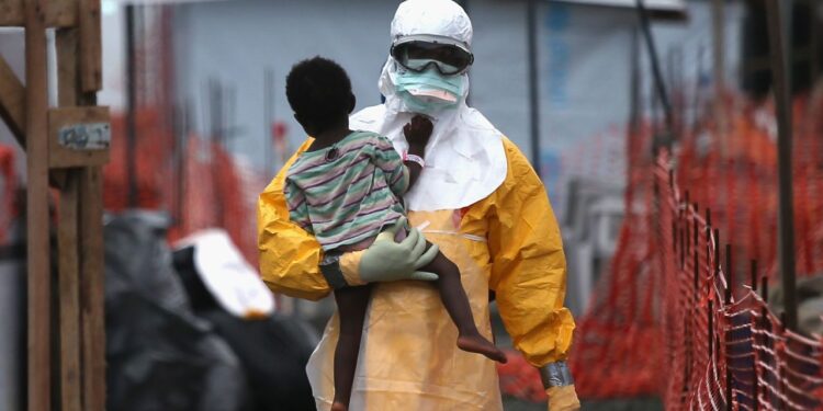 RDC : Ebola franchit le seuil des 2 000 morts, la riposte sous pression