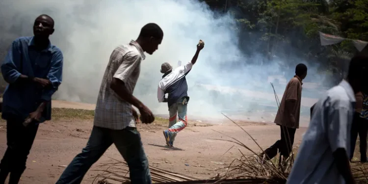 Kinshasa : la marche de l’opposition sous tension, gaz lacrymogène et affrontements signalés