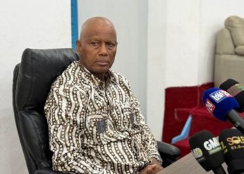 Guinée : la HAC sort le carton rouge, Jeune Afrique perd son visa médiatique