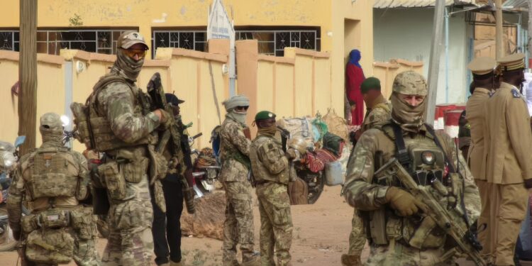 Guerre d’usure et dépendance aveugle : comment la junte malienne a sous-traité sa défense à l’Africa Corps russe