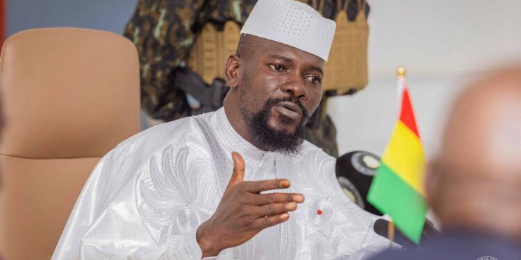 En Guinée, Mamadi Doumbouya fixe sa ligne rouge à ses ministres