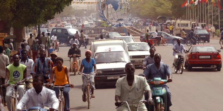 BURKINA FASO : « CE N’EST PAS EN BÂILLONNANT SON PROPRE PEUPLE QU’ON LE LIBÈRE »
