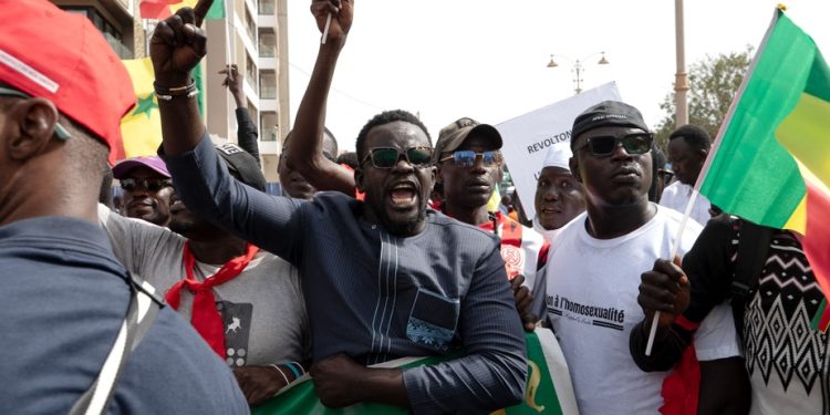 Sénégal : Human Rights Watch dénonce la répression des personnes LGBT+ à l’approche des JO de la jeunesse